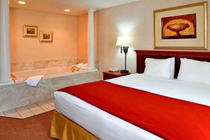 Seasons Inn & Suites Highland Luaran gambar