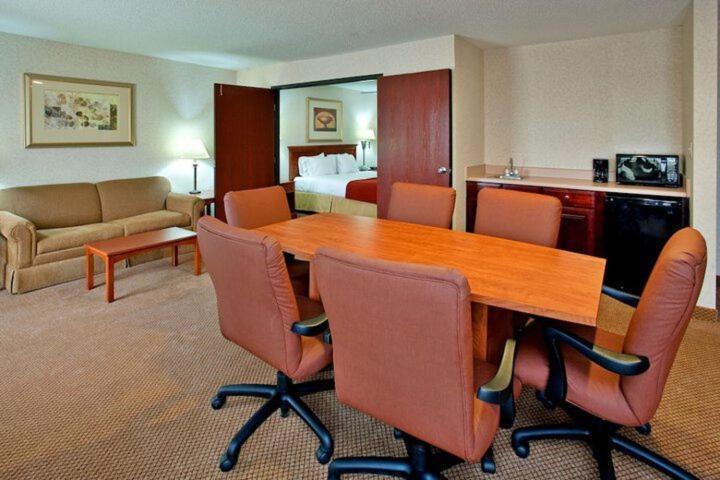 Seasons Inn & Suites Highland Luaran gambar